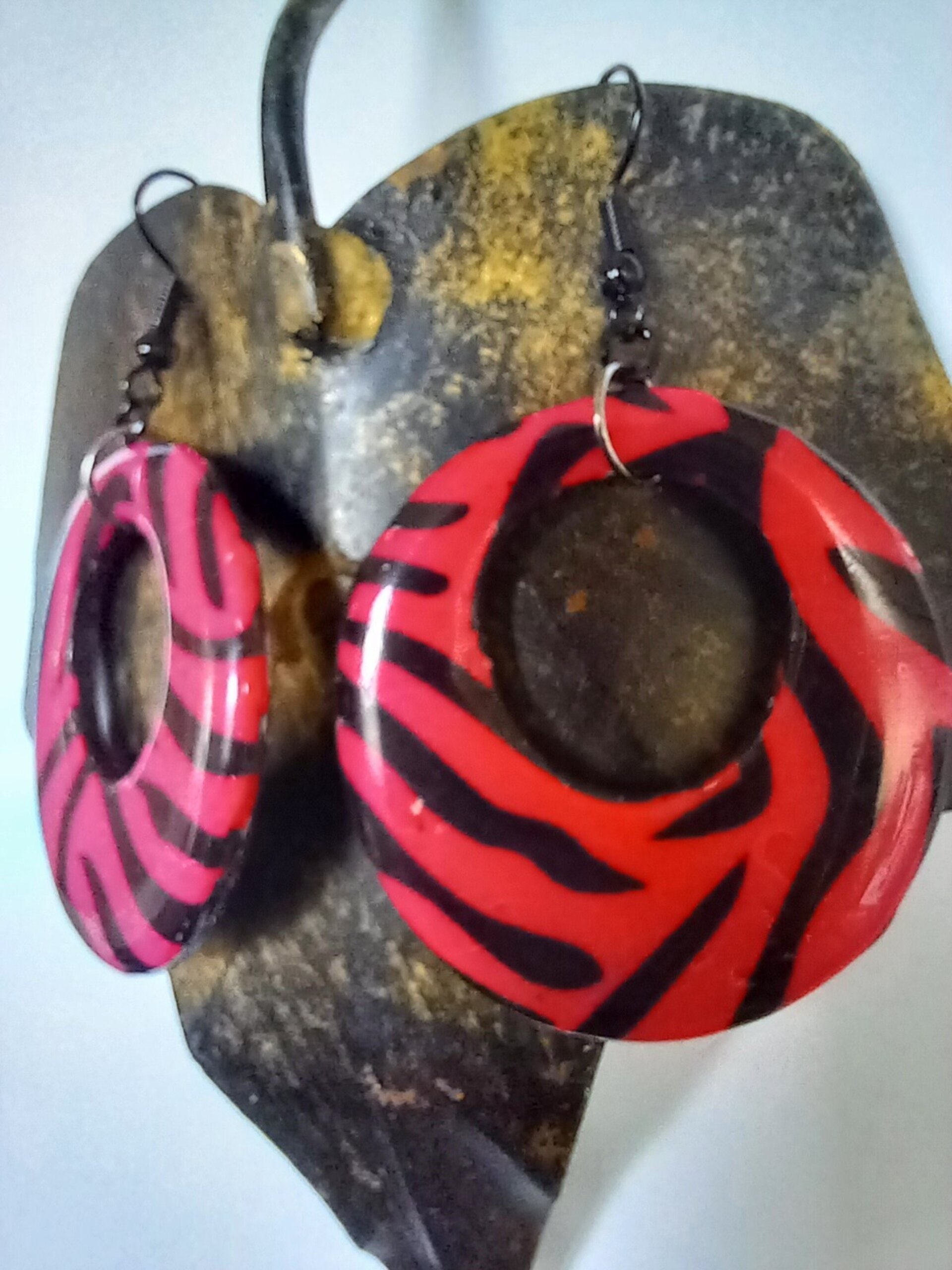 Arete hueco cebra fucsia - 3