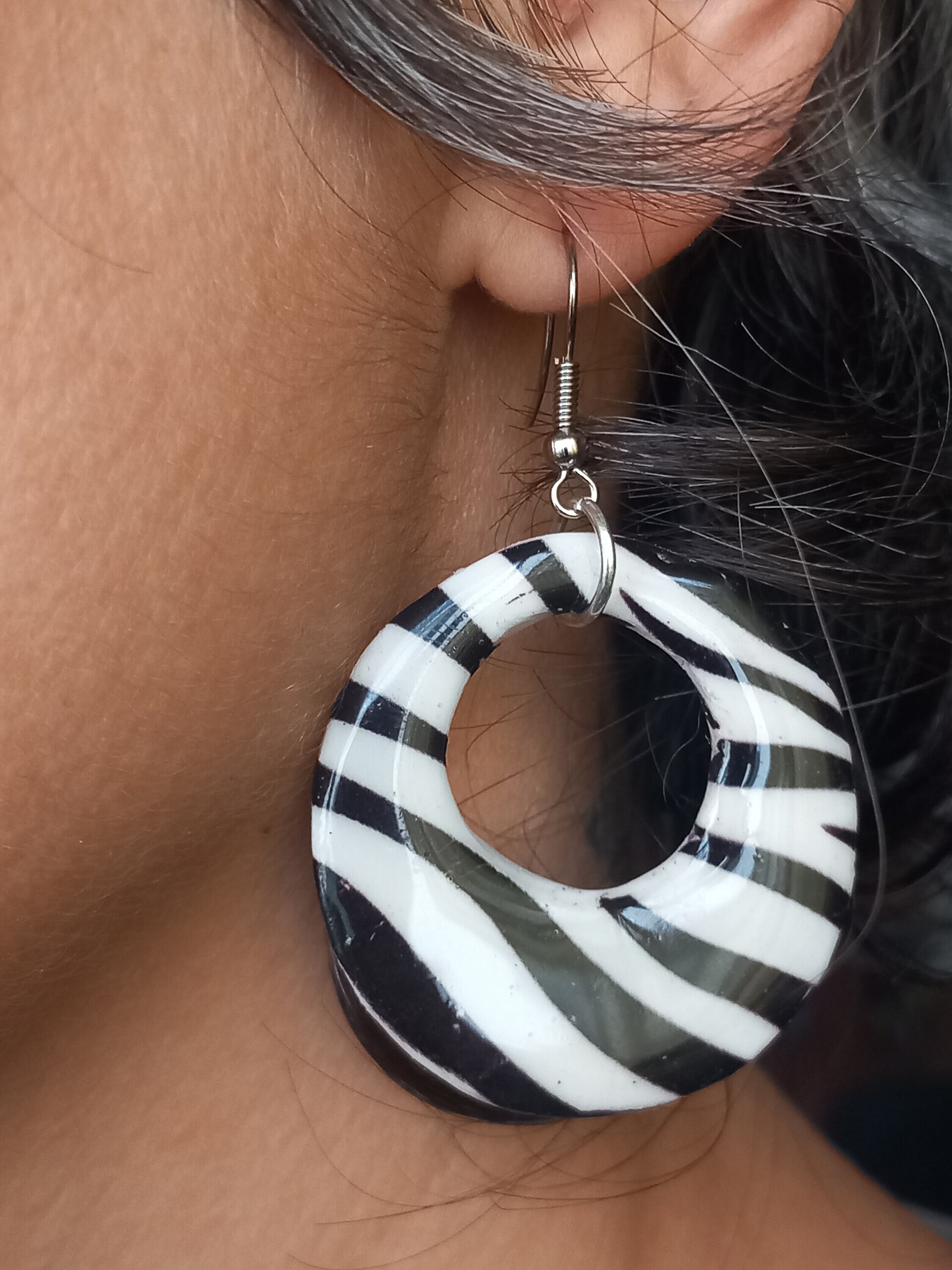 Arete hueco animal print - 4